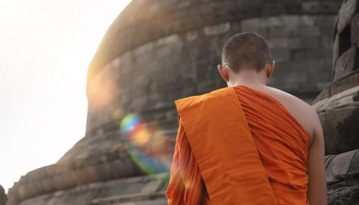 Waisak 2025: Ratusan Umat Buddha Gelar Doa Bersama di Candi Borobudur
