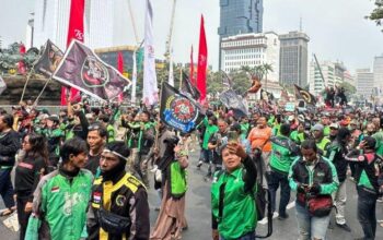 Jakarta Macet Total: Aksi Demo Ojol Tuntut Potongan 10% Bikin Lumpuh Lalu Lintas, Warga Mengeluh!