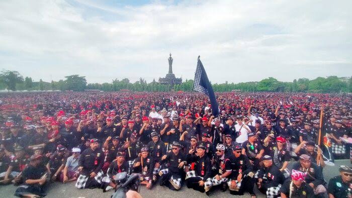 Kompak! 13 Ribu Pecalang Bali Serukan Tolak Premanisme Berkedok Ormas