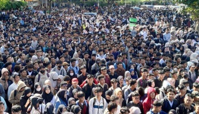 Fenomena Job Fair Cikarang, Membeludak Hingga Ada yang Pingsan