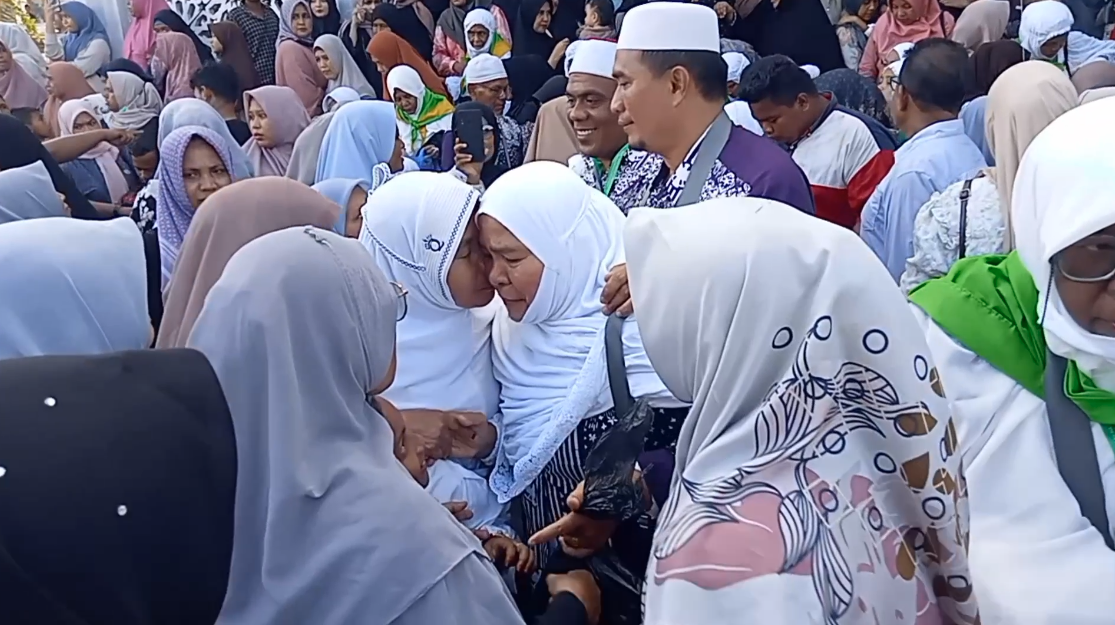Suasana Haru Warnai Pelepasan 166 Calon Jamaah Haji Pidie Jaya