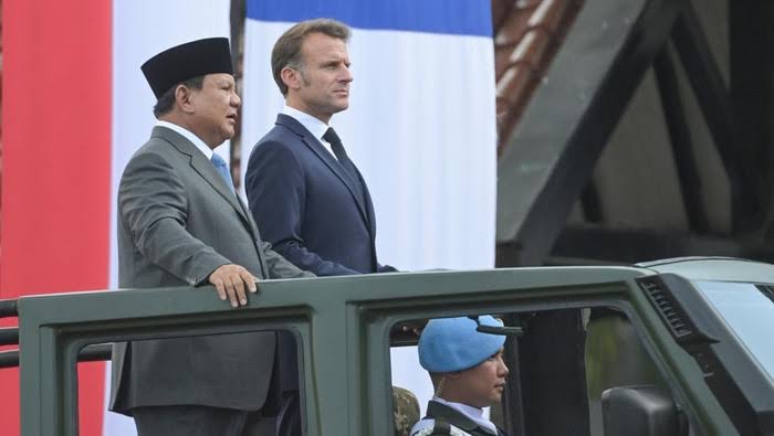 Usai Istana & UNJ, Presiden Prancis ke Akmil & Candi Borobudur