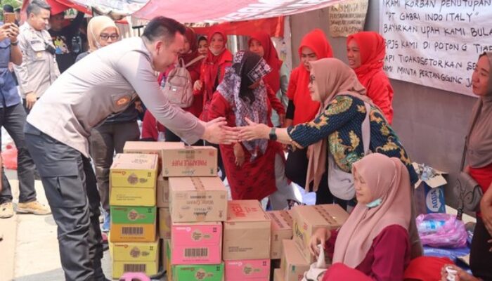 Ibu-ibu Buruh di Tangsel Gelar Aksi, Polisi Turun Beri Pelayanan & Harapan