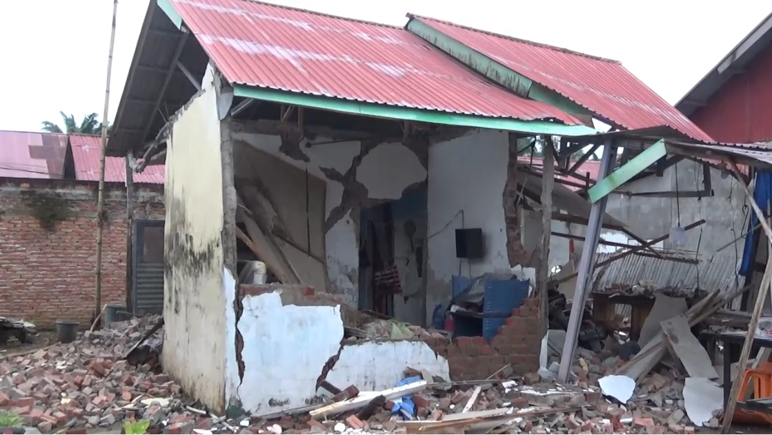 Puluhan Rumah Rusak Akibat Gempa Magnitudo 6,3 di Bengkulu