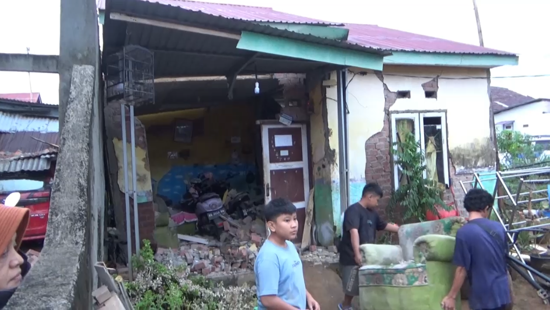 Puluhan Rumah Rusak Akibat Gempa Magnitudo 6,3 di Bengkulu