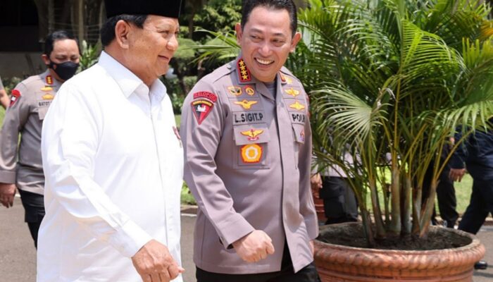 Listyo Sigit Tetap Dampingi Presiden di Tengah Isu Pergantian Kapolri