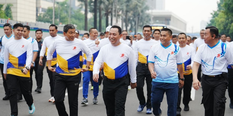 Momen Jelang HUT Bhayangkara, Kebersamaan Kapolri dengan Masyarakat di CFD Jakarta