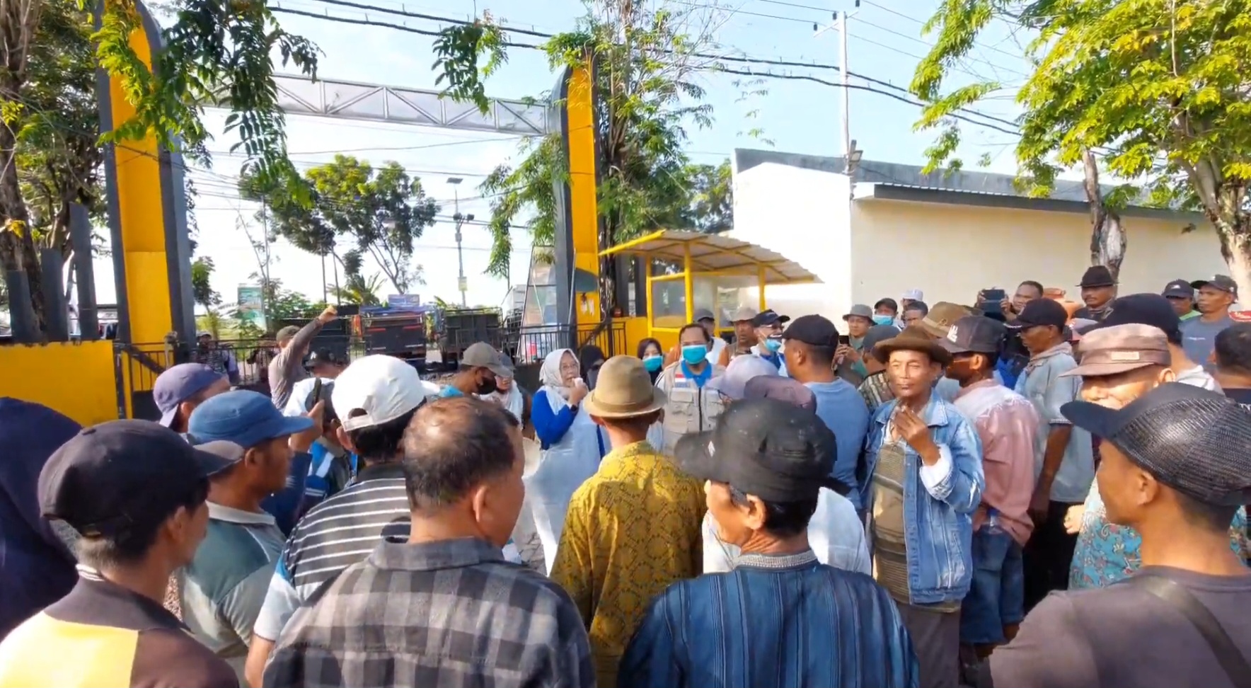Pedagang Sapi di Lamongan Peringati Hari Lahir Pancasila di Pasar Hewan Tikung