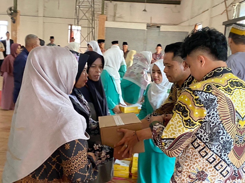 Berbagi Kasih dengan Masyarakat di Sukabumi