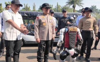 Dedi Prasetyo Lihat Robot Humanoid di Monas - Holopis