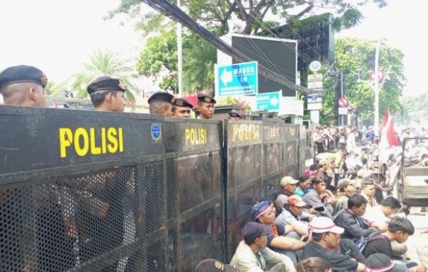 Polisi Kawal Demo Nelayan Banten di KKP