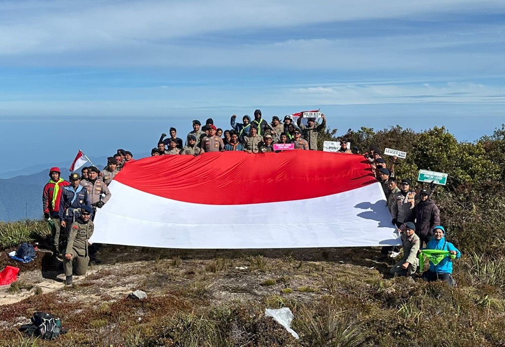 HUT 79 Polri dari Puncak Gunung Leuser