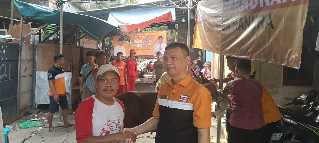 Penuh Kesederhanaan, DPP Partai Hanura Di Pemukiman Warga Penjaringan, Jakarta Utara Berbagi Qurban