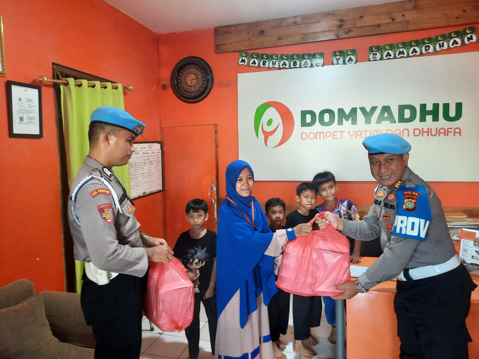 Kepedulian Tanpa Batas: Subbidprovos Polda Metro Jaya Berbagi Kasih dengan Anak Yatim dan Dhuafa