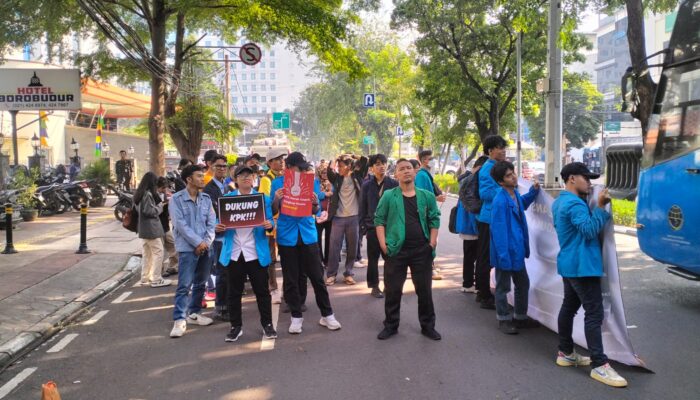 Aksi Mahasiswa Geruduk PN Jakarta Pusat, Desak Hakim Tegas Tangani Kasus Hasto Kristiyanto