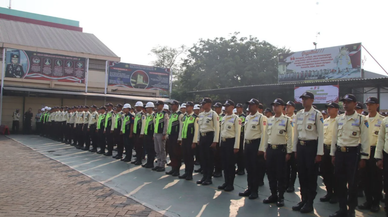 Perlombaan PBB hingga Senam Tongkat Warnai Hari Bhayangkara ke-79 di Tanjung Priok