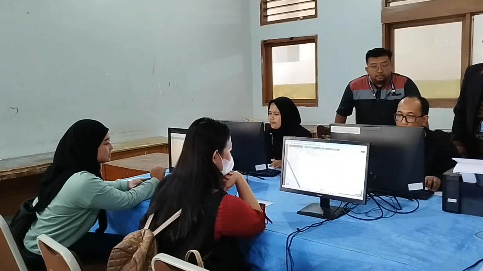Gangguan Website Disdik Jabar, Puluhan Orang Tua Lakukan Pengecekan Langsung