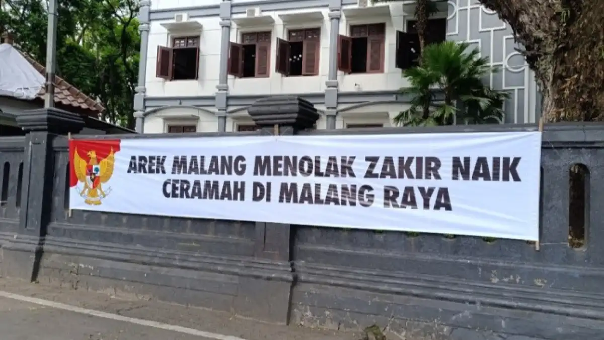 Ceramah Zakir Naik di Malang Dibanjiri Ribuan Jemaah! Tapi Kenapa Ada yang Menolak?