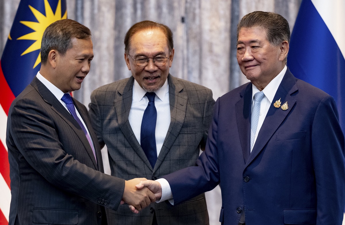 Anwar Ibrahim Mediasi Thailand dan Kamboja