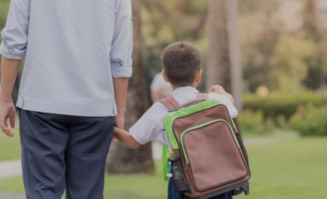Pemerintah Gaungkan Gerakan Ayah Antar Anak Sekolah Dimulai 14 Juli 