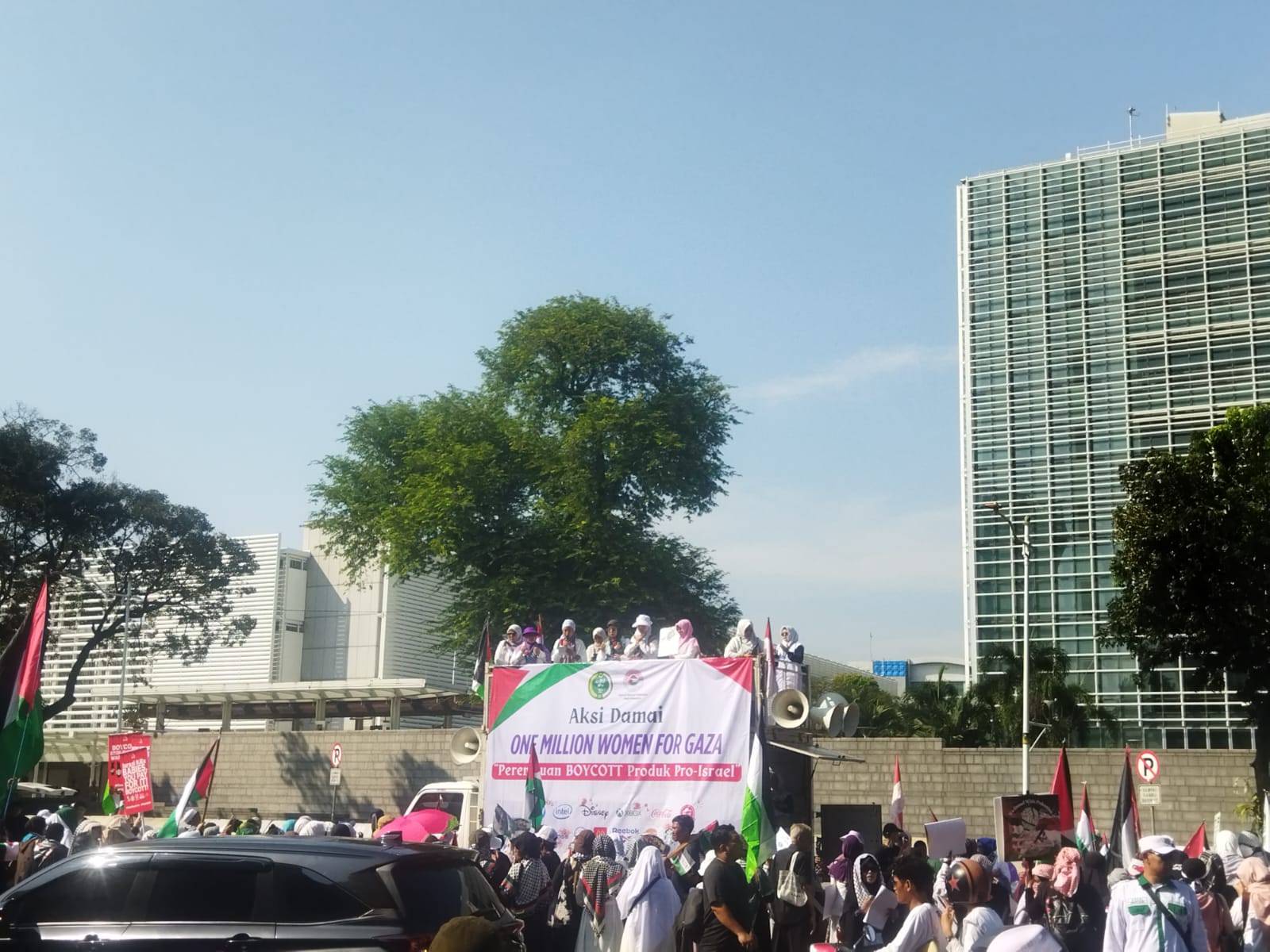 Aksi Damai “One Million Women for Gaza” di Depan Kedubes AS Jakarta
