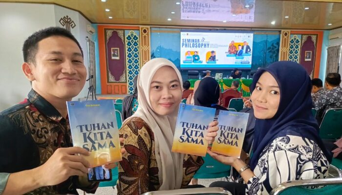 Khilafatul Muslimin Gelar Diskusi dan Bedah Buku “Tuhan Kita Sama” Karya Ken Setiawan