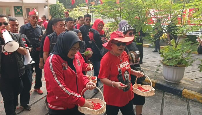 Peringatan Kudatuli dan Konsolidasi Kader PDIP Digelar di Depan Kantor DPP, Ribka Tjiptaning Singgung Ketidakadilan Hukum
