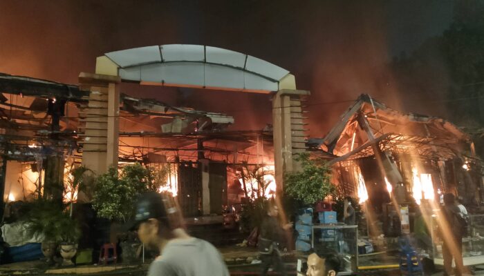 Pasar Taman Puring Dilahap si Jago Merah, 724 Ruko Terancam Ludes Terbakar