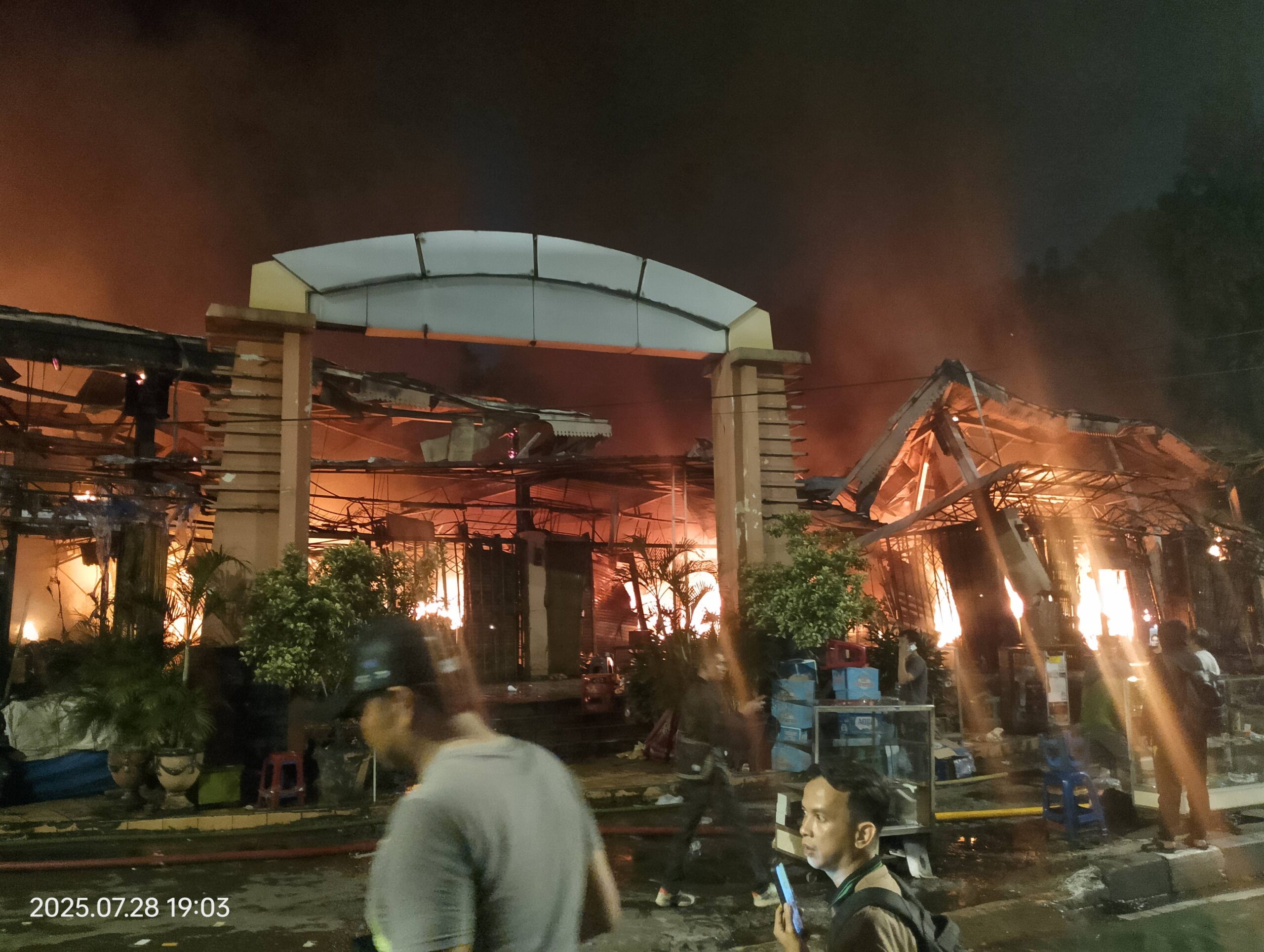Pasar Taman Puring Dilahap si Jago Merah, 724 Ruko Terancam Ludes Terbakar