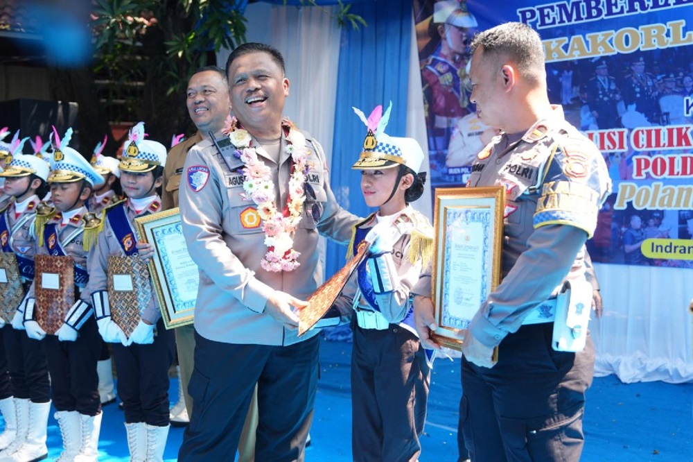 Kakorlantas Polri Beri Penghargaan ke Polisi Cilik