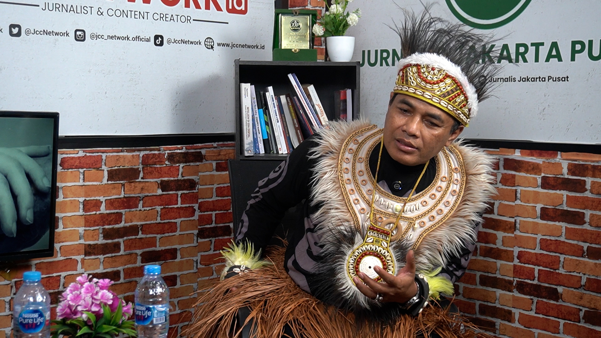 Roy Suryo Tak Masuk Bui? Sekjen Pasbata Nekat Jalan Tanpa Baju Monas–Solo