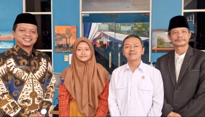 Siswi SMP Gajah Mada Lampung Curi Perhatian Wamen Pendidikan Lewat Karya Game Edukatif Bertema Lokal