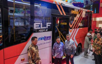 Serah Terima 53 Unit Bus Mikrotrans Baru antara Pemprov Jakarta dan Isuzu