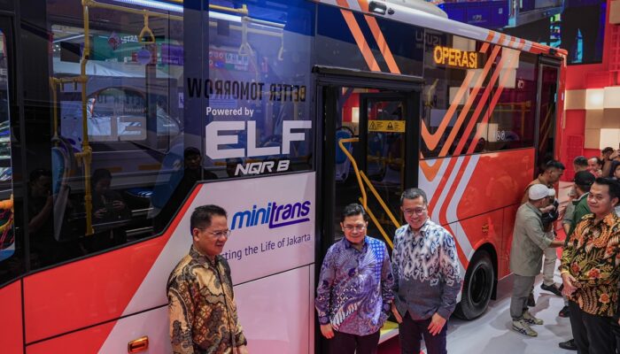 IAMI Serahkan 52 Unit Bus ELF Mikrotrans ke Dishub Provinsi Jakarta