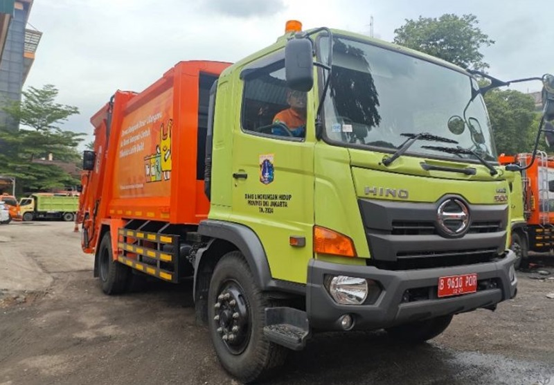 Truk Compactor di Jakarta