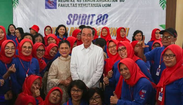 Jokowi Hadiri Reuni Angkatan 80 Fakultas Kehutanan, Roy Suryo cs Panas Dingin ?