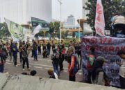 Driver Ojol Teriak di Monas! Tuntut Presiden Terbitkan Perppu, Tolak Jadi Buruh & Potongan 10%!