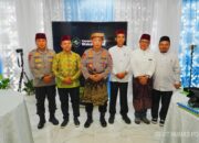 Kapolri Santuni Anak Yatim di Riau Bareng UAS hingga Rocky Gerung