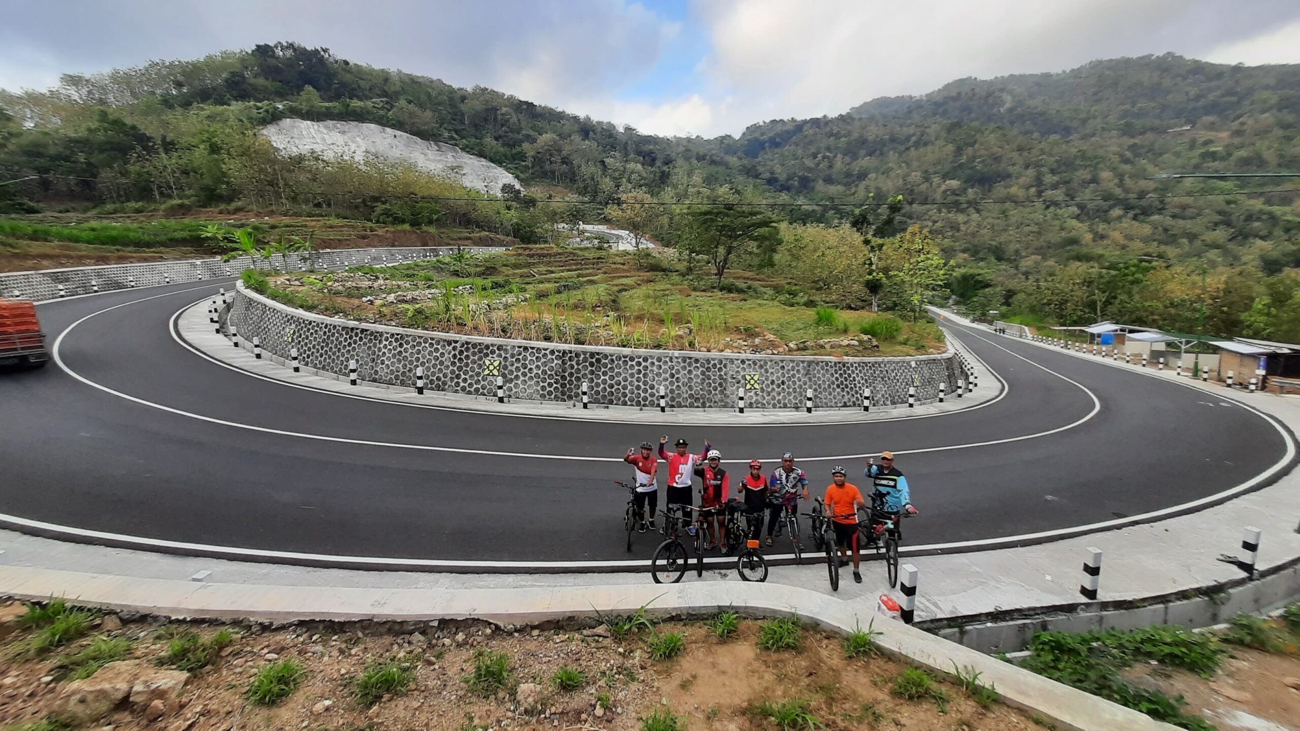 Mengayuh Semangat di Ujung Libur Sekolah: Cerita Komunitas Sepeda Klaten di Lereng Gunung Kidul
