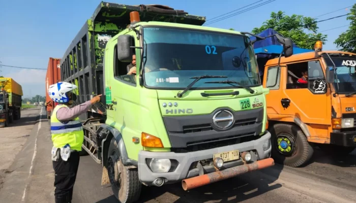 500 Sopir Truk Geruduk Jakarta Tuntut Kejelasan Zero ODOL