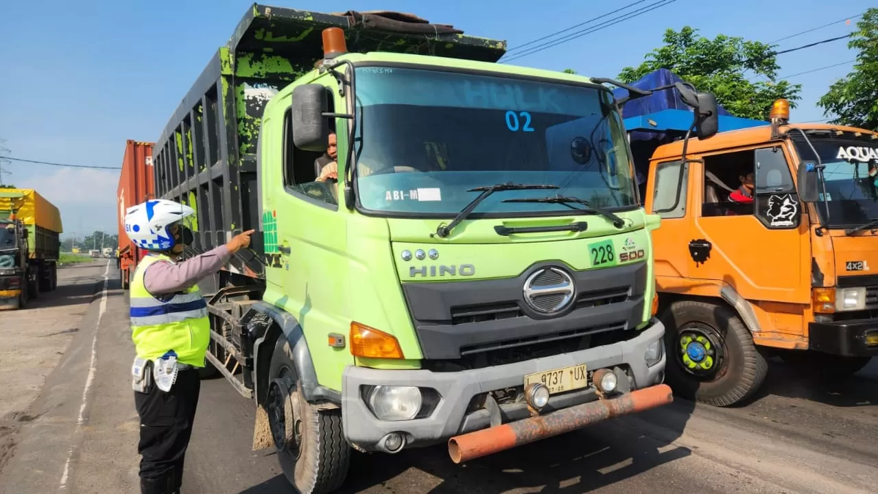 500 Sopir Truk Geruduk Jakarta Tuntut Kejelasan Zero ODOL