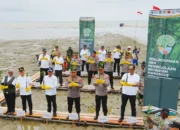 Kapolri Jenderal Polisi Listyo Sigit Prabowo Ikut Tanam Mangrove di Kalbar, Jaga Lingkungan Masa Depan