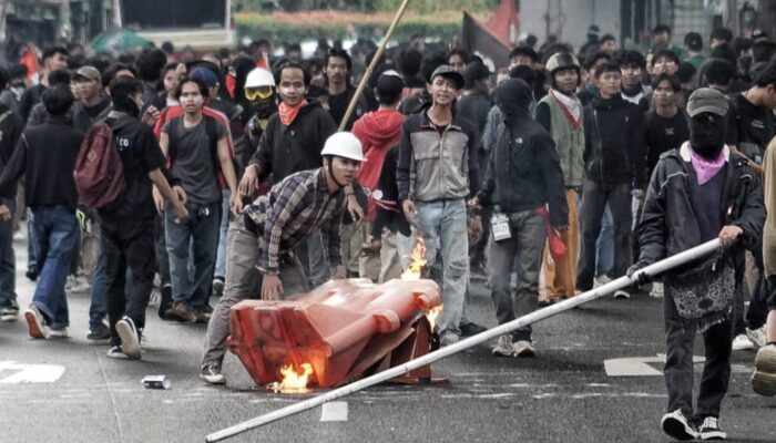 Tok! Hakim Tolak Eksepsi 7 Terdakwa Kericuhan Demo Agustus