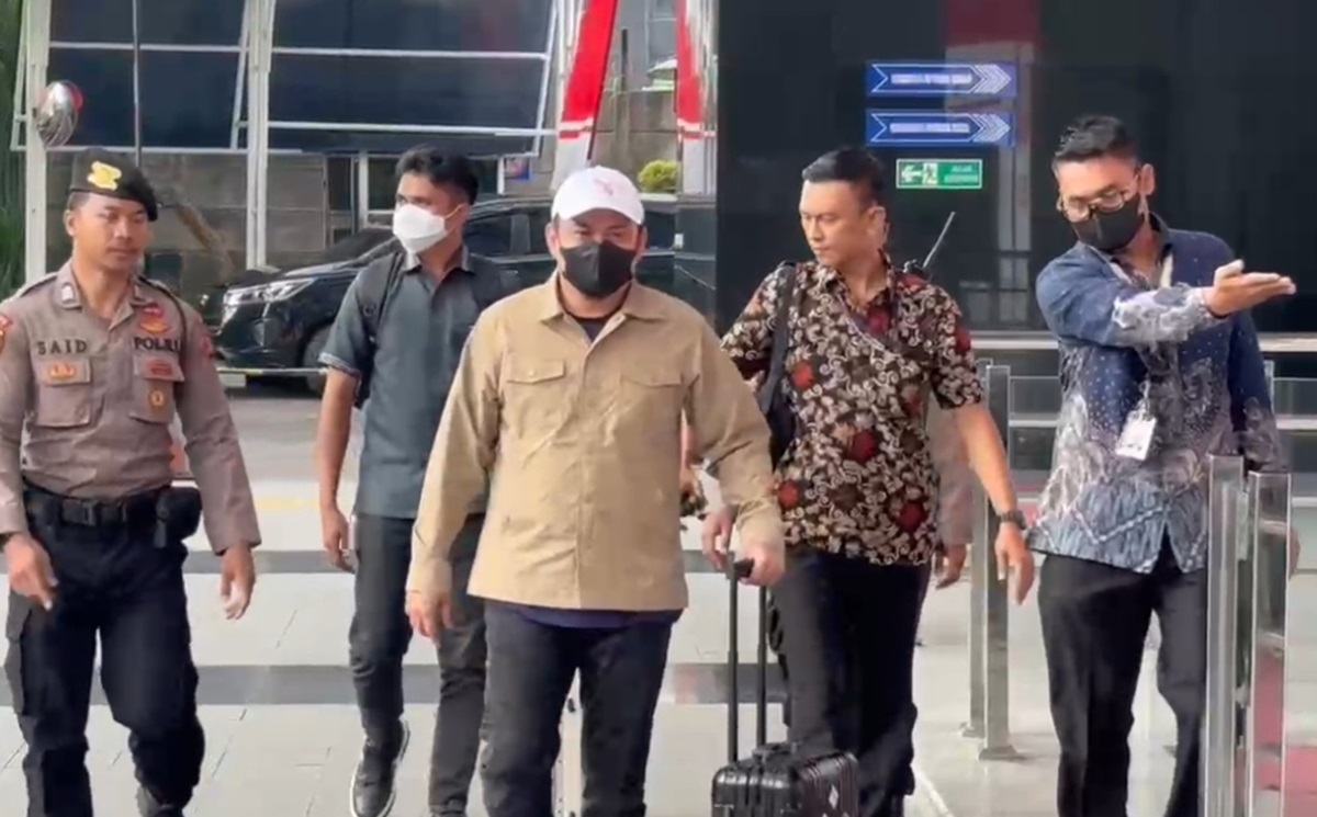 Abdul Azis Bupati Kolaka Timur Tiba di KPK