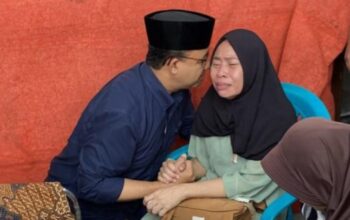 Anies Baswedan Datang dan Shalatkan Jenazah Driver Ojol yang Tewas Dilindas Rantis Brimob