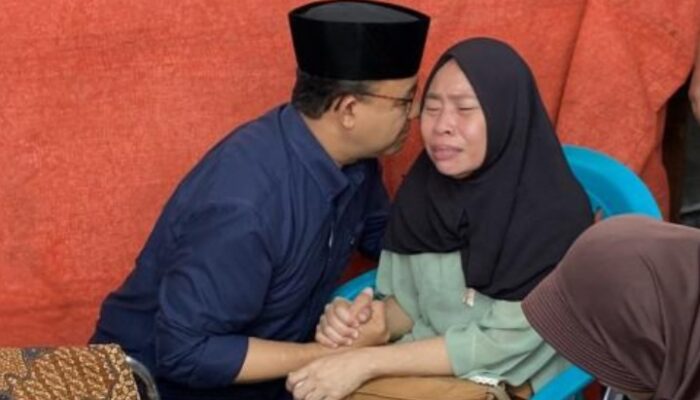 Anies Baswedan Datang dan Shalatkan Jenazah Driver Ojol yang Tewas Dilindas Rantis Brimob