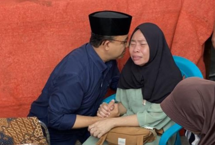 Anies Baswedan Datang dan Shalatkan Jenazah Driver Ojol yang Tewas Dilindas Rantis Brimob
