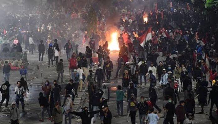 Publik Kecam Aksi Anarko di DPR: Bukan Demonstran, Tapi Perusuh yang Jadi Benalu Demokrasi
