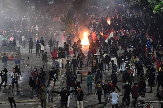 Publik Kecam Aksi Anarko di DPR: Bukan Demonstran, Tapi Perusuh yang Jadi Benalu Demokrasi