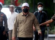 Terjerat OTT, Bupati Kolaka Timur Abdul Azis Tiba di KPK
